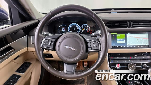 Jaguar XF (X260) 20d Prestige AWD 2017 — фото 13