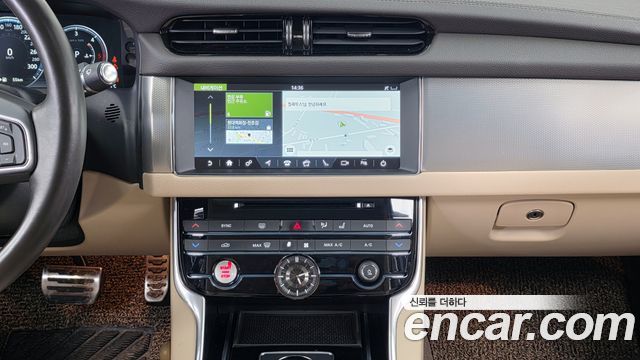 Jaguar XF (X260) 20d Prestige AWD 2017 — фото 14
