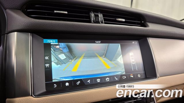Jaguar XF (X260) 20d Prestige AWD 2017 — фото 15