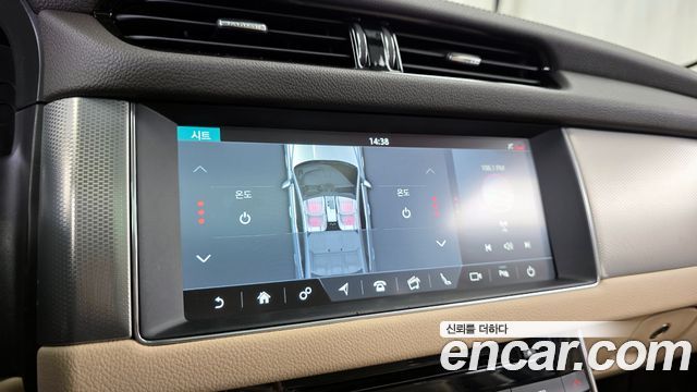 Jaguar XF (X260) 20d Prestige AWD 2017 — фото 16