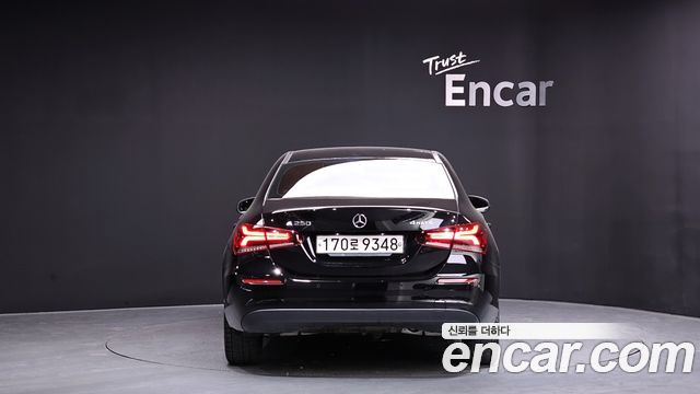 Mercedes-Benz A-Class (W177) A250 4MATIC Sedan 2020 — фото 4