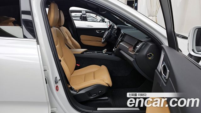 Volvo XC60 (II) B6 Inscirtion 2021 — фото 15