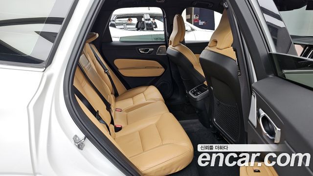 Volvo XC60 (II) B6 Inscirtion 2021 — фото 16