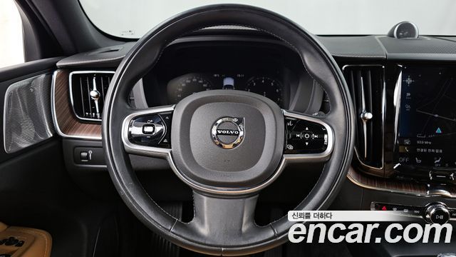 Volvo XC60 (II) B6 Inscirtion 2021 — фото 17
