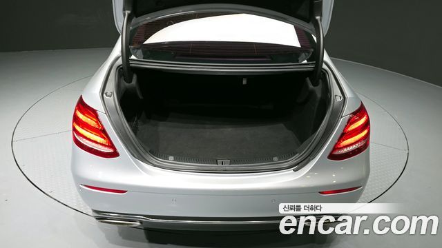 Mercedes-Benz E-Class (W213) E200 Avantgarde 2017 — фото 20