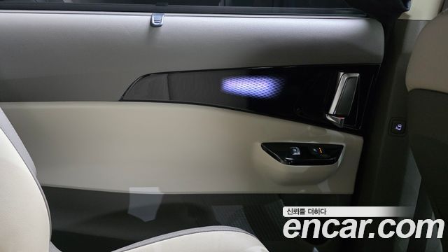 Kia Carnival (IV) Gasoline 9-seater Limousine(Special vehicle) 2023 — фото 31