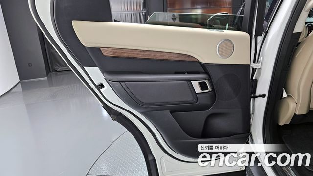 Land Rover Discovery 5 3.0 SD6 HSE 2019 — фото 25