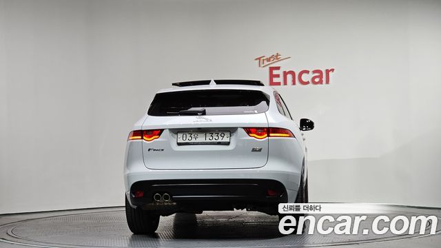 Jaguar F-PACE 20d R-Sport 2017 — фото 4