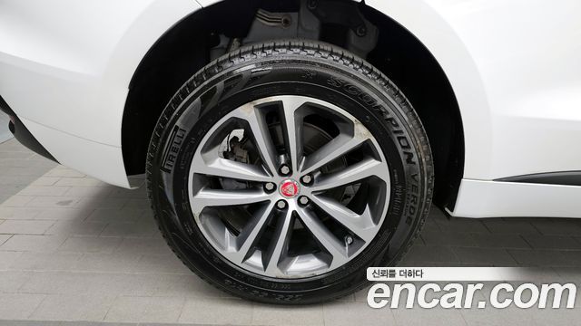 Jaguar F-PACE 20d R-Sport 2017 — фото 5