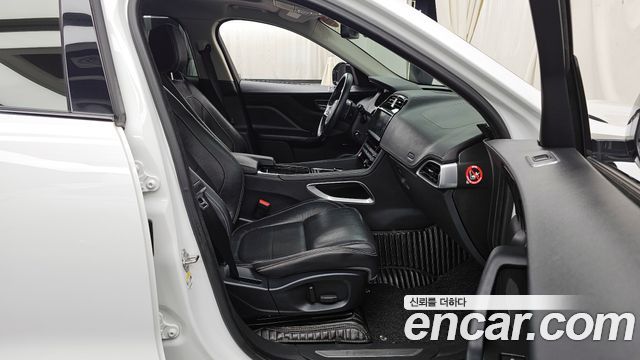 Jaguar F-PACE 20d R-Sport 2017 — фото 15