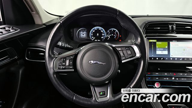 Jaguar F-PACE 20d R-Sport 2017 — фото 17