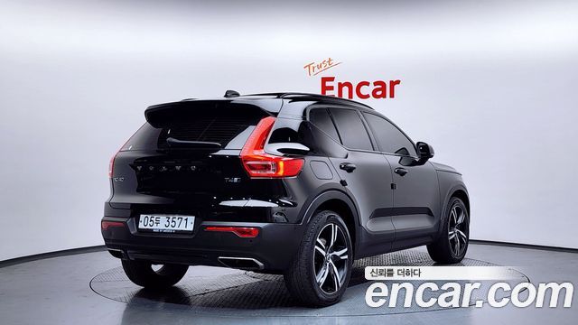 Volvo XC40 T4 R-Design 2019 — фото 2