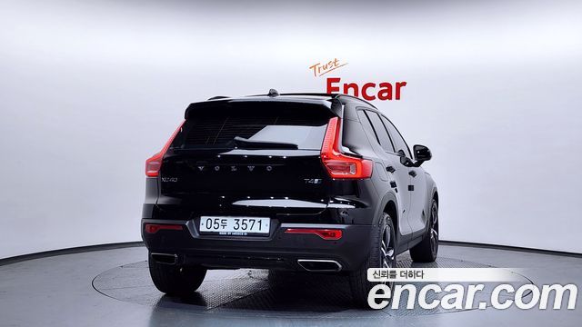 Volvo XC40 T4 R-Design 2019 — фото 4