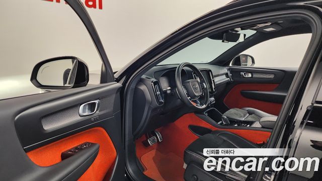 Volvo XC40 T4 R-Design 2019 — фото 10
