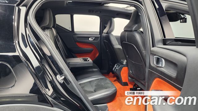 Volvo XC40 T4 R-Design 2019 — фото 11