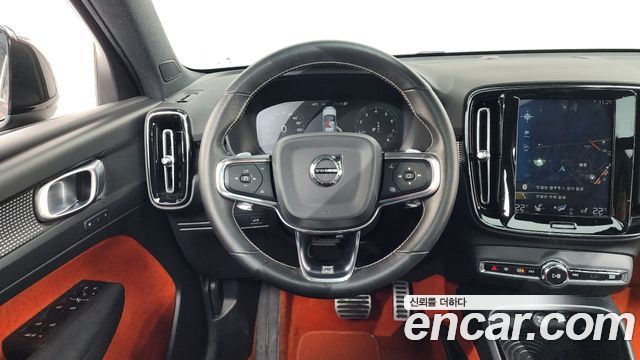 Volvo XC40 T4 R-Design 2019 — фото 13
