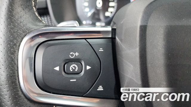 Volvo XC40 T4 R-Design 2019 — фото 16
