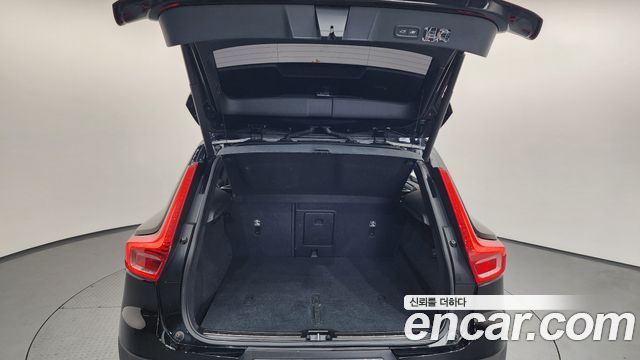 Volvo XC40 T4 R-Design 2019 — фото 19