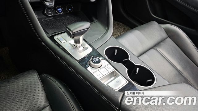 Genesis G70 Gasoline 2.0T 2WD 2022 — фото 9