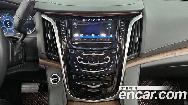 Cadillac Escalade 6.2 4th 2020 — фото 14