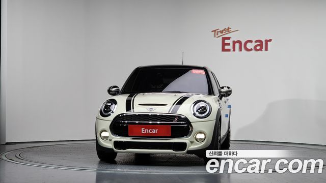 MINI Cooper S 5Door Standard 3rd 2019 — фото 3