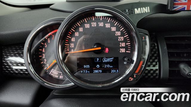 MINI Cooper S 5Door Standard 3rd 2019 — фото 8