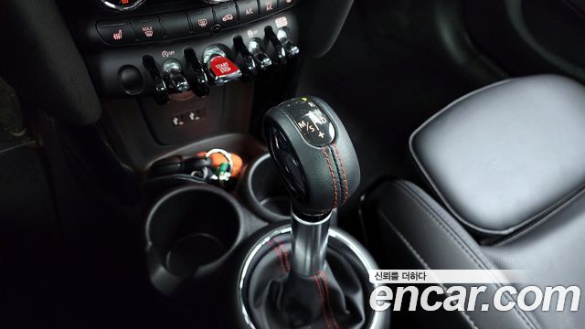 MINI Cooper S 5Door Standard 3rd 2019 — фото 9