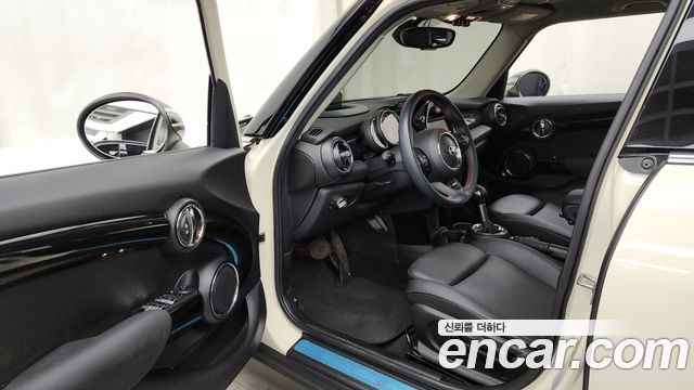MINI Cooper S 5Door Standard 3rd 2019 — фото 10