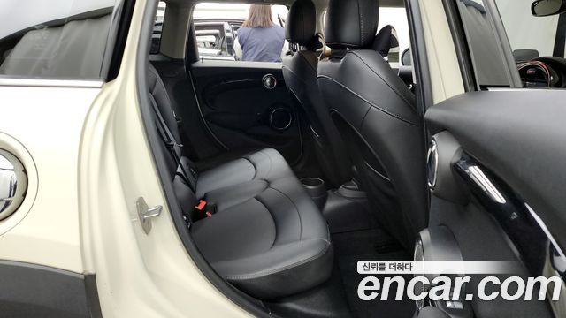 MINI Cooper S 5Door Standard 3rd 2019 — фото 12