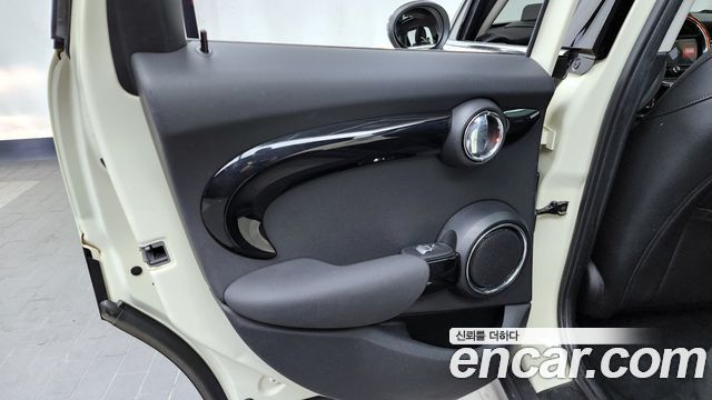MINI Cooper S 5Door Standard 3rd 2019 — фото 25