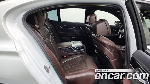 BMW 7 Series (G11) 740d xDrive M Sport 2016 — фото 11
