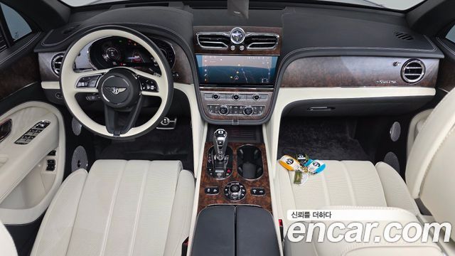 Bentley Bentayga 4.0 V8 EWB Azure 2025 — фото 7