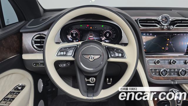 Bentley Bentayga 4.0 V8 EWB Azure 2025 — фото 14