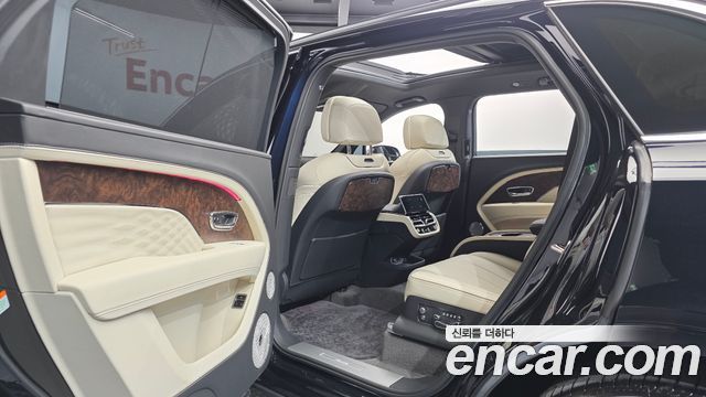 Bentley Bentayga 4.0 V8 EWB Azure 2025 — фото 17