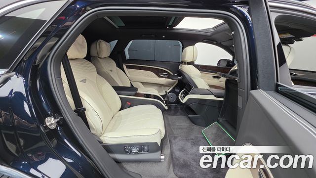 Bentley Bentayga 4.0 V8 EWB Azure 2025 — фото 19