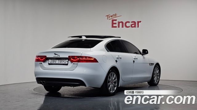 Jaguar XE 20d Prestige 2018 — фото 2