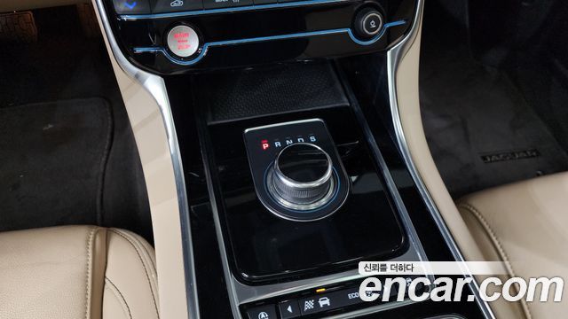 Jaguar XE 20d Prestige 2018 — фото 9