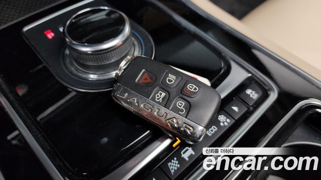 Jaguar XE 20d Prestige 2018 — фото 17