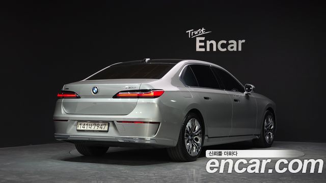 BMW 7 Series (G70) 740d xDrive Design Pure Excellence 2023 — фото 2