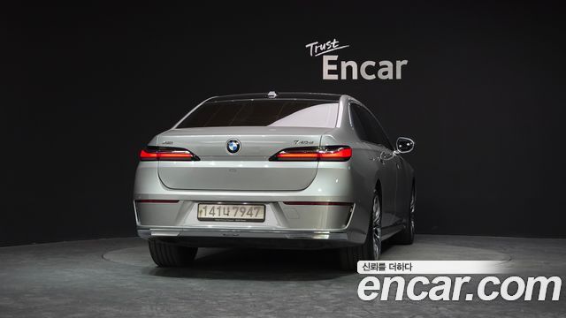 BMW 7 Series (G70) 740d xDrive Design Pure Excellence 2023 — фото 4