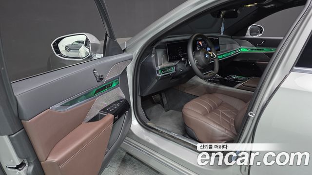BMW 7 Series (G70) 740d xDrive Design Pure Excellence 2023 — фото 10