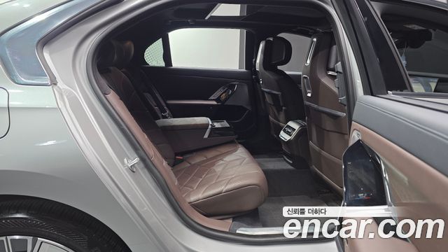 BMW 7 Series (G70) 740d xDrive Design Pure Excellence 2023 — фото 11