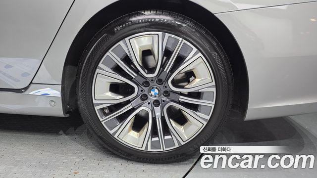 BMW 7 Series (G70) 740d xDrive Design Pure Excellence 2023 — фото 21