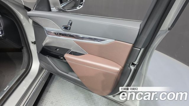 BMW 7 Series (G70) 740d xDrive Design Pure Excellence 2023 — фото 24