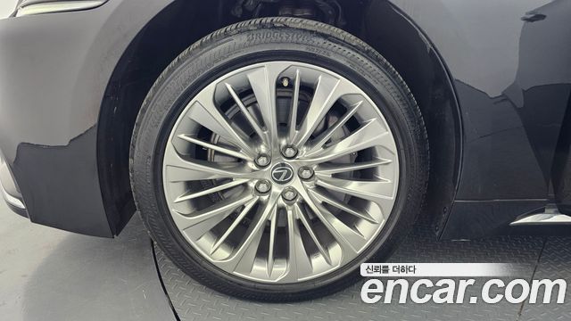 Lexus LS500h (V) 3.5 Platinum AWD 2019 — фото 5