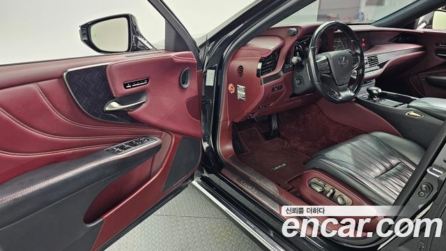Lexus LS500h (V) 3.5 Platinum AWD 2019 — фото 10