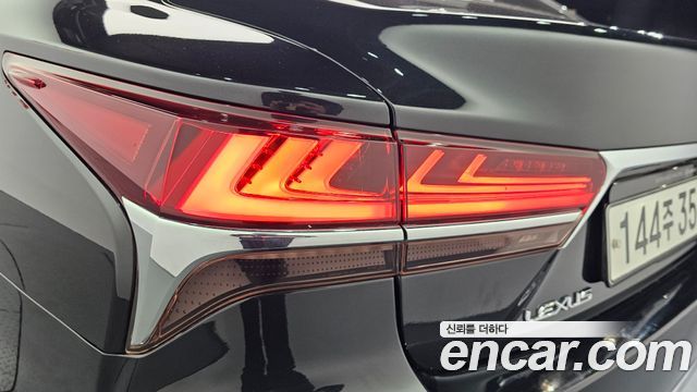 Lexus LS500h (V) 3.5 Platinum AWD 2019 — фото 23