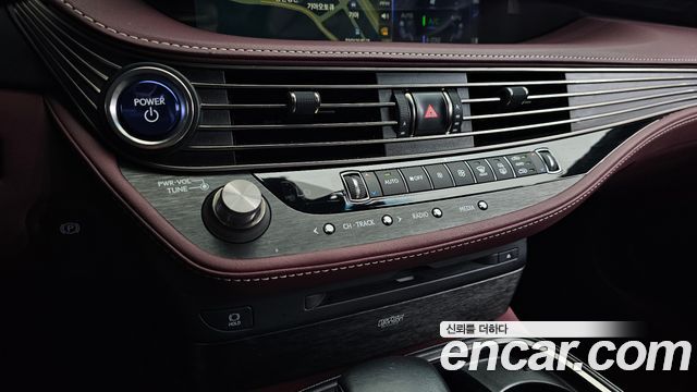 Lexus LS500h (V) 3.5 Platinum AWD 2019 — фото 33