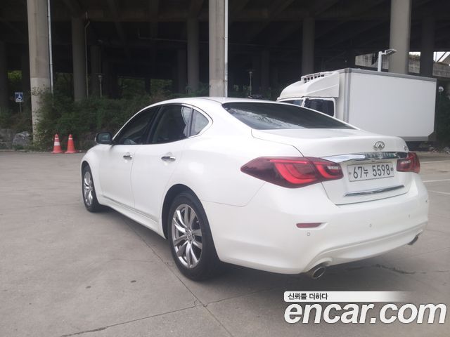 Infiniti Q70 3.7 Premium 2015 — фото 2