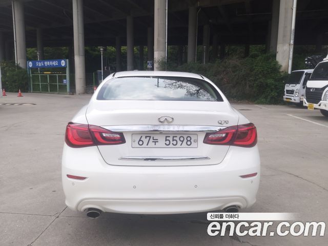 Infiniti Q70 3.7 Premium 2015 — фото 4